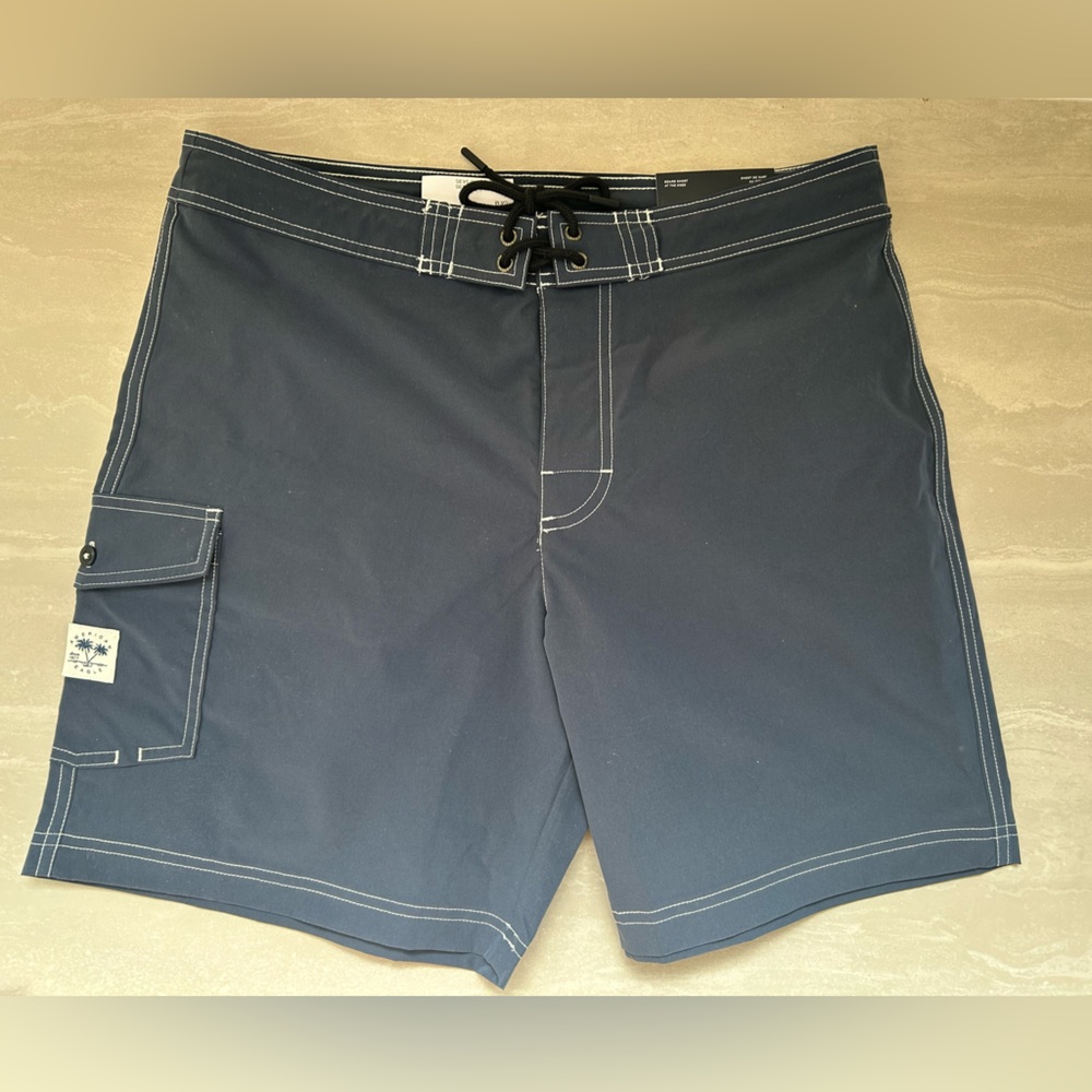 American Eagle Outfitters Navy Swim/Board Shorts with White Contrast Stitching